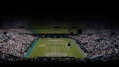 Roger Federer y Novak Djokovic, durante la final de Wimbledon 2019.