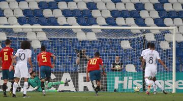 0-1. Jean-Philippe Mateta marcó el primer gol de penalti.
