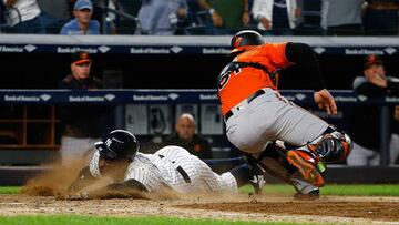 NEW YORK, NY - SEPTEMBER 22: Didi Gregorius #18 of the New York Yankees scores the game winning run on Aaron Hicks #31 RBI double in the eleventh inning against the Baltimore Orioles at Yankee Stadium on September 22, 2018 in the Bronx borough of New York City.   Mike Stobe/Getty Images/AFP
 == FOR NEWSPAPERS, INTERNET, TELCOS &amp; TELEVISION USE ONLY ==