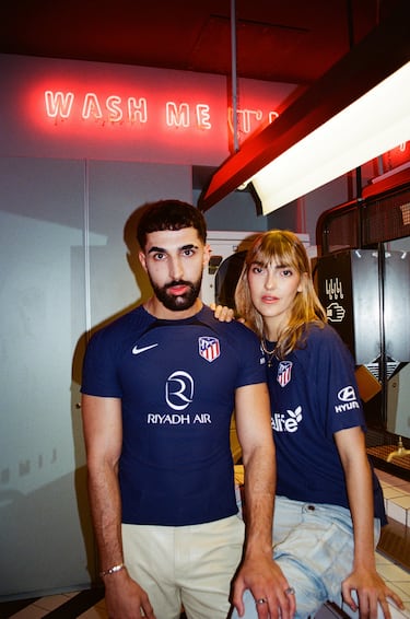 "Expresa tu pasión en todo momento", es el lema con el que el Atlético ha presentado la cuarta equipación.