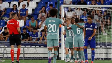 Los jugadores del Atlético celebran el primer gol del Atlético ante el Getafe.