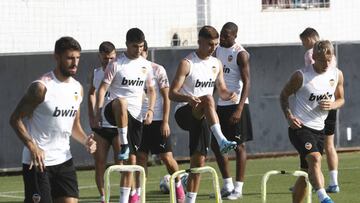01/08/19
VALENCIA CF
ENTRENAMIENTO
CARLOS SOLER
FERRAN TORRES
WASS
