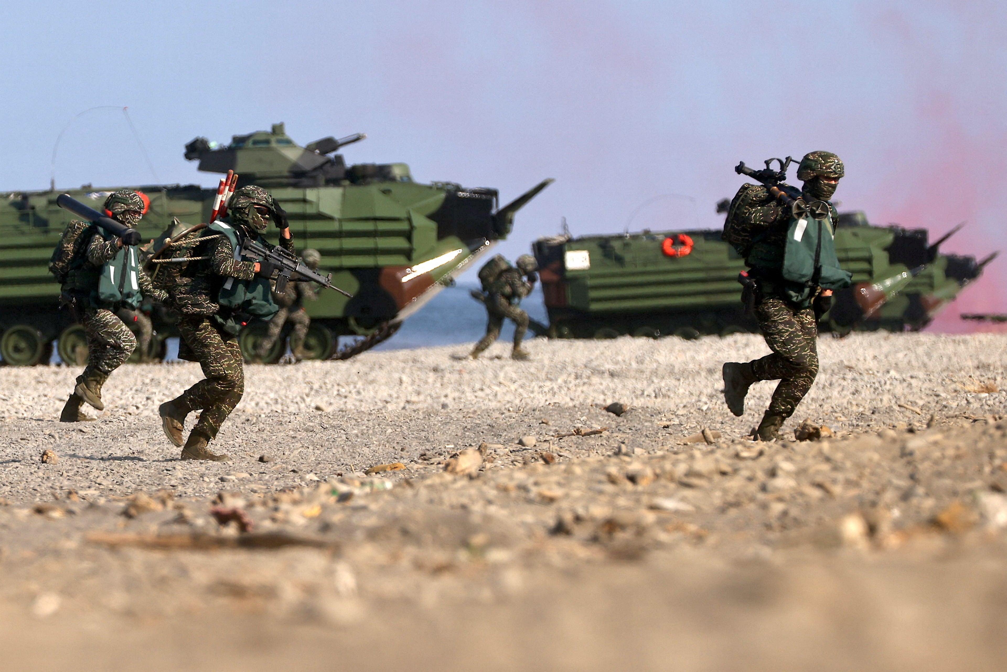 Taiwán da un impulso a su Ejército y construye “su propia fuerza” para contrarrestar a China