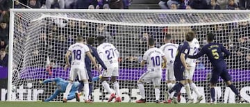 El gol de Nacho al Valladolid le dio el triunfo al Real Madrid.