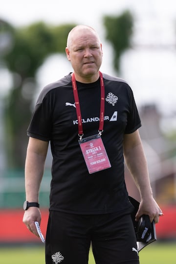 Grodzisk Wielkopolski (Poland), 29/06/2022.- Iceland Women's Coach Thorsteinn H. Halldorsson during the Women's International Friendly soccer match between Poland and Iceland in Grodzisk Wielkopolski, Poland, 29 June 2022. (Futbol, Amistoso, Islandia, Polonia) EFE/EPA/Jakub Kaczmarczyk POLAND OUT
