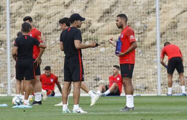 Hermoso, uno más en su primer entrenamiento con el Atlético