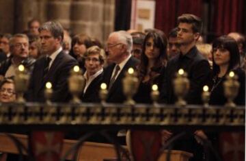 La esposa de "Tito" Vilanova, Montserrat (d), y sus hijos.