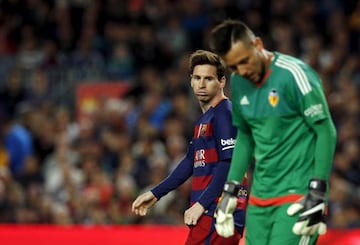 Messi flabbergasted by Diego Alves&#039; performance