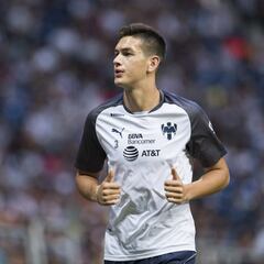 El futuro de César Montes sigue en vilo