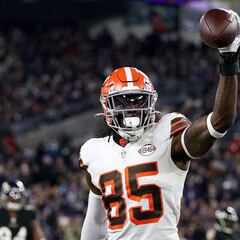 Browns' tight end David Njoku placed on covid-19 list