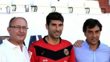 <b>FIRMADO. </b>Rodri fue presentado ayer como nuevo jugador del Nàstic.