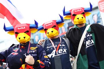 Durante la práctica del Gran Premio de Japón, desarrollado en el circuito de Suzuka, se ha podido ver un desfile de los sombreros más variopintos.