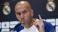 GRA171. MADRID, 25/10/2016.- El entrenador del Real Madrid, Zinedine Zidane, durante la rueda de prensa que ha ofrecido tras el entrenamiento de hoy en Valdebebas, en el que han ultimado los preparativos de cara al primer encuentro de los dieciseisavos de la Copa del Rey, que disputar&aacute;n ma&ntilde;ana frente a la Cultural y Deportiva Leonesa en el estadio Reino de Le&oacute;n. EFE/Emilio Naranjo