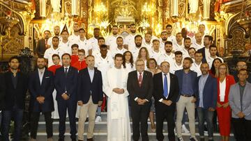 12-09 El Granada CF realizó la tradicional ofrenda floral a la patrona de la ciuad, la Virgen de las Angustias. 12/09/19 GRANADA
OFRENDA FLORAL A LA VIRGEN DE LAS ANGUSTIAS PATRONA DE LA CIUDAD