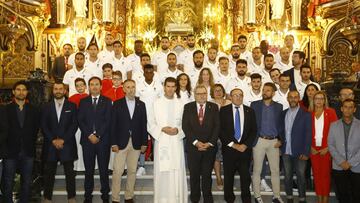 12-09 El Granada CF realiz&oacute; la tradicional ofrenda floral a la patrona de la ciuad, la Virgen de las Angustias.  12/09/19 GRANADA 
 OFRENDA FLORAL A LA VIRGEN DE LAS ANGUSTIAS PATRONA DE LA CIUDAD