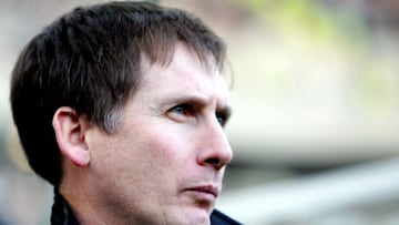 (FILES) In this file photo taken on February 4, 2006 Newcastle United&#039;s caretaker manager Glenn Roeder emerges from the tunnel before his team take on Portsmouth in their English Premiership soccer match at St James&#039; Park, Newcastle, England. - 