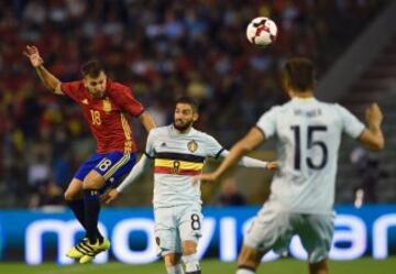 Jordi Alba y Yannick Carrasco.