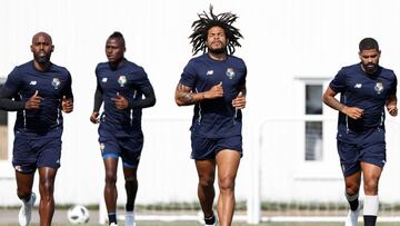 La selecci&oacute;n de Panam&aacute;, capitaneada por Rom&aacute;n Torres (en el centro), durante un entrenamiento.