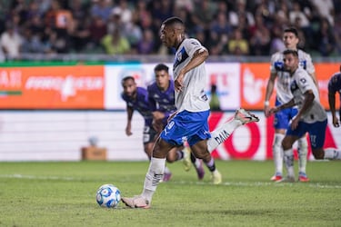 De rebote, pero Anthony Martial por fin brilla en la Liga MX 