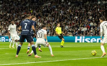 Moriba recibe en la frontal, abre a la izquierda para Bryan Zaragoza que encara y centra. Williot, que se aprovecha del centro en la zona del punto de penalti, remata de tacón y de primeras, colocando el balón raso y al segundo palo de Courtois.