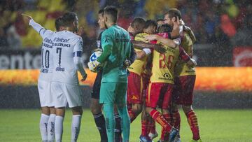 Morelia hizo valer su casa y sac&oacute; la victoria por 2-0 sobre Universidad Nacional; doblete de Fernando Aristeguieta.