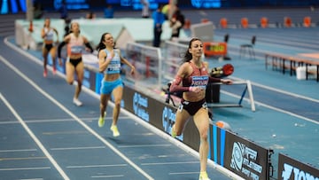 Blanca le gana el pulso a Paula en la distancia