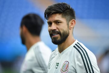 Mientras Vela y Hernández respondan con goles, luce difícil que pueda jugar. Por encima de él está Jiménez, quien ya vio minutos ante Alemania.