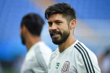 Mientras Vela y Hernández respondan con goles, luce difícil que pueda jugar. Por encima de él está Jiménez, quien ya vio minutos ante Alemania.