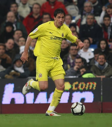 En el Villarreal, militó entre 2007 y 2011, siendo uno de los pilares del equipo en su mejor época europea. Disputó más de 140 partidos oficiales, marcó 15 goles, y fue clave en el equipo aquellos años. Su rendimiento le valió la titularidad en la Selección española campeona de la Euro 2008 y el Mundial 2010.
