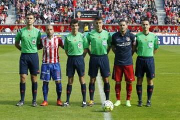 El árbitro Gil Manzano acompañado por sus asistentes Nevado Rodríguez y Méndez Mateo, el cuarto árbitro Fernández Fernández y los capitanes Lora y Koke.