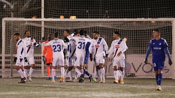 GRAF6772. MADRID, 07/01/2021.- Los jugadores del Eibar celebran uno de los goles ante Las Rozas durante el partido entre ambos equipos correspondiente a la segunda ronda de la Copa del Rey, celebrado este jueves en el estadio Estadio Navalcarb&oacute;n en