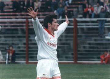 El jugador croata jugó desde 1991 hasta 1996 y sigue siendo uno de los diez máximos goleadores del Sevilla con 90 goles.