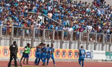 Los jugadores de San Marcos celebran la apertura