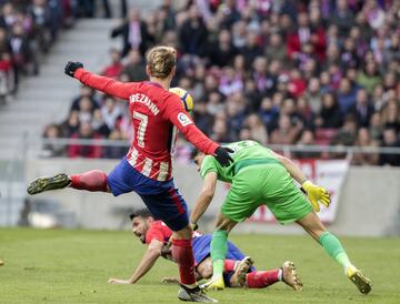 Pase al espacio de Thomas para dejar solo a Costa ante Bono, el brasileño la deja perfecta de cabeza y el francés remata a placer de volea para abrir el marcador. Diego Costa se queda tendido en el suelo sin consecuencias