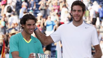 Rafa Nadal y Juan Martin Del Potro posan en la ceremonia de premios del Masters 1.000 de Indian Wells.