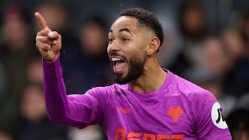 Matheus Cunha, jugador del Wolverhampton, celebra uno de sus goles anotados ante el Fulham.