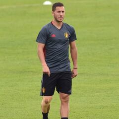 Hazard vuelve a entrenarse y apunta a la Gales de Bale