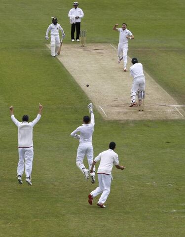 Anderson guides England to innings win over Sri Lanka