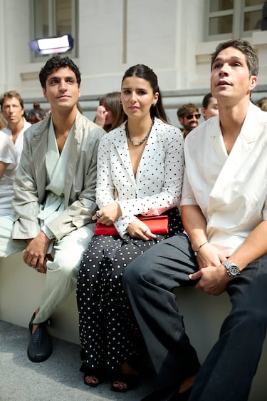 Tomás Páramo, Tana Rivera y Pablo Castellano asisten a la fotocelda de Pedro Del Hierro durante la Semana de la Moda Mercedes-Benz de Madrid en la Galería De Cristal.