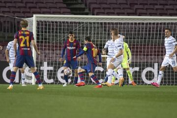 1-0. Jugada del penalti de Denys Popov a Leo Messi. El astro argentino anot¨® desde los once metros.