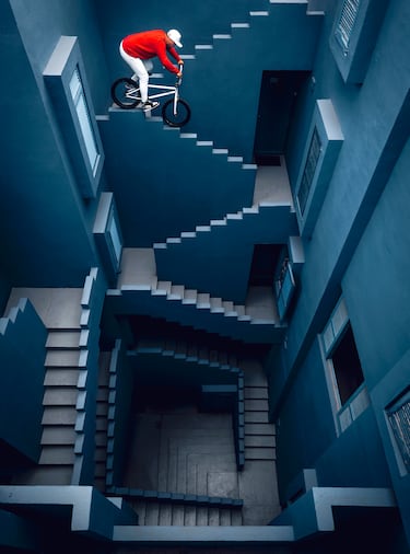 This image is free for editorial purposes only when used in relation to Red Bull Illume. Please always add the photographer credit: ? Name of photographer / Red Bull Illume Photographer: Lorenz Holder, Athlete: Senad Grosic, Location: La Muralla Roja, Calp, Spain // Red Bull Illume 2023 // SI202310091028 // Usage for editorial use only //