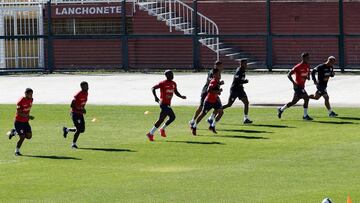 Peru&#039;s players take part in a training session at Pacaembu Stadium, in Sao Paulo, Brazil on June 24, 2019  ahead of their Copa America quarter final football match next June 29. (Photo by Miguel SCHINCARIOL / AFP)