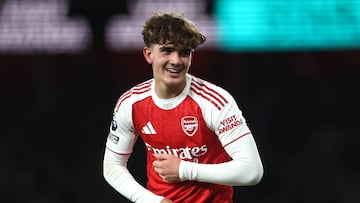 Arsenal teen breaks 21-year-old record with last-minute goal against Everton.