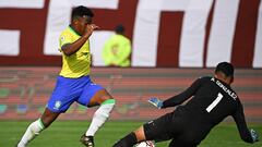 Brazil's Endrick (L) and Paraguay's goalkeeper Angel Gonzalez (R) fight for the ball during the Venezuela 2024 CONMEBOL Pre-Olympic Tournament football match between Brazil and Paraguay at the Brigido Iriarte stadium in Caracas on February 5, 2024. (Photo by Federico Parra / AFP)