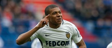 Mbappe celebra un gol con el Mónaco.