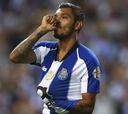Tecatito Corona anotó con un trallazo en goleada del Porto