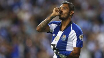Tecatito Corona anotó con un trallazo en goleada del Porto