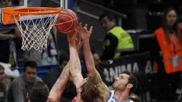 <b>DESTACADOS. </b>Begic, Norel y Rudy, en plena pugna. Hettsheimeir, arriba, debutó con el Madrid en la ACB.
