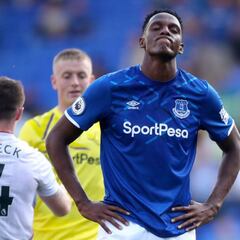 Con Yerry Mina no basta: Everton buscaría refuerzo en defensa