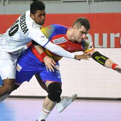 Aginagalde mantiene la duda de si jugará ante Macedonia